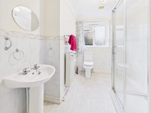 Shower room- click for photo gallery
